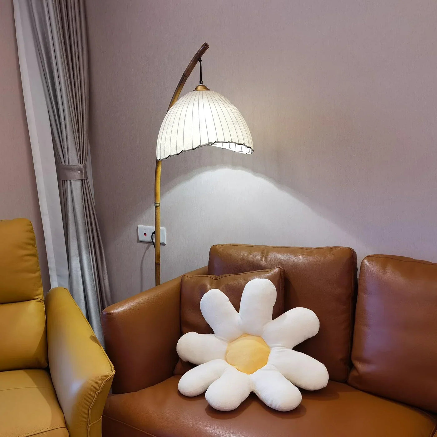 Japanese Bamboo Floor Lamp – Minimalist Zen-Inspired Lighting for a Tranquil Atmosphere