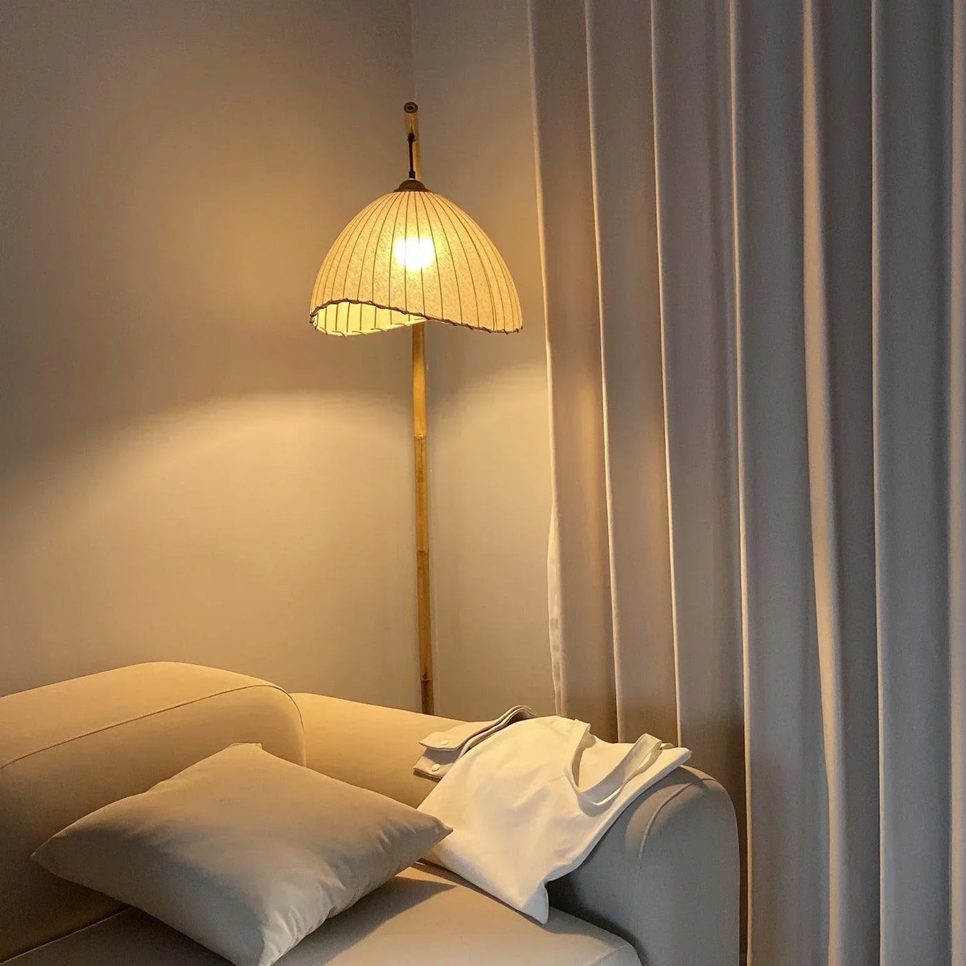 Japanese Bamboo Floor Lamp – Minimalist Zen-Inspired Lighting for a Tranquil Atmosphere
