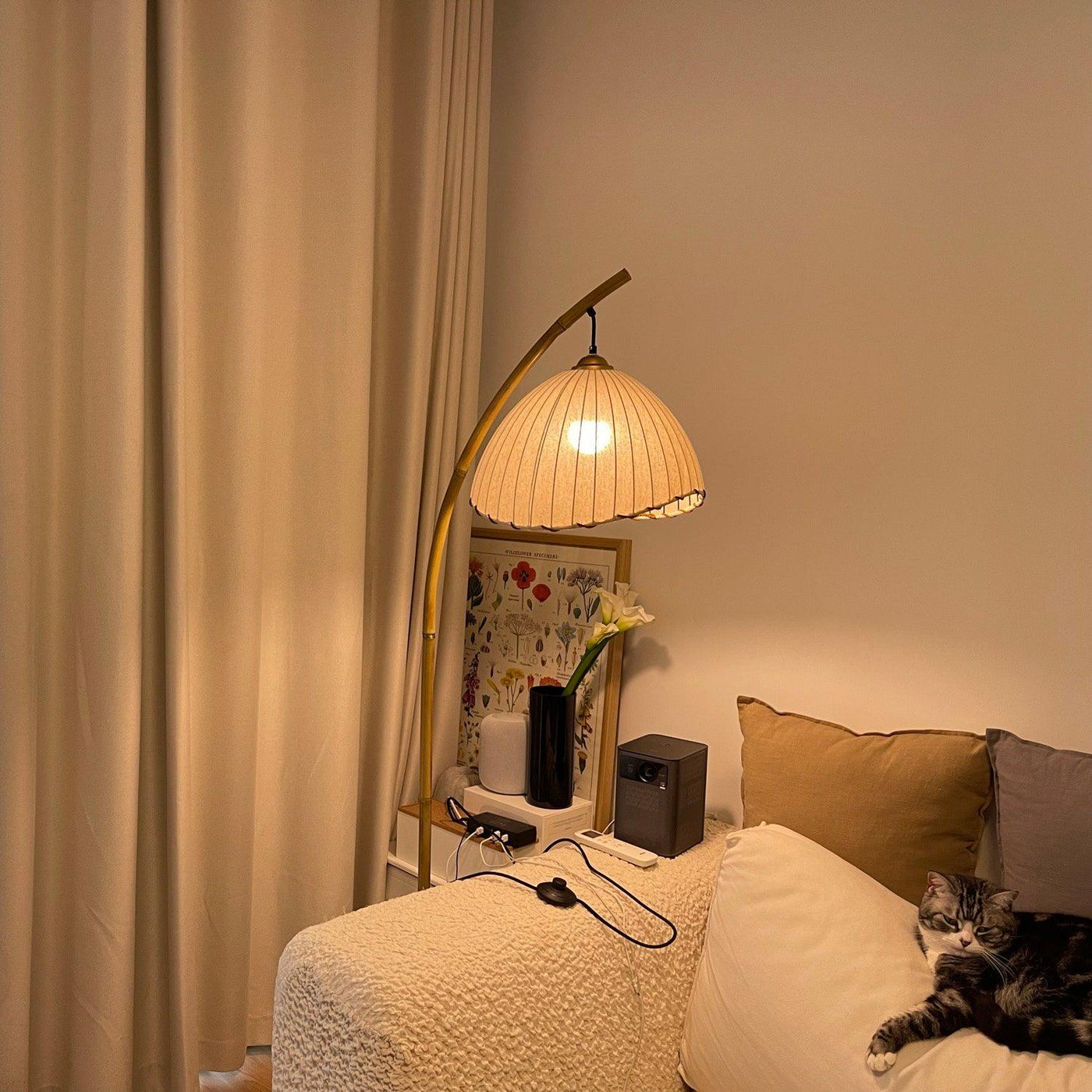 Japanese Bamboo Floor Lamp – Minimalist Zen-Inspired Lighting for a Tranquil Atmosphere