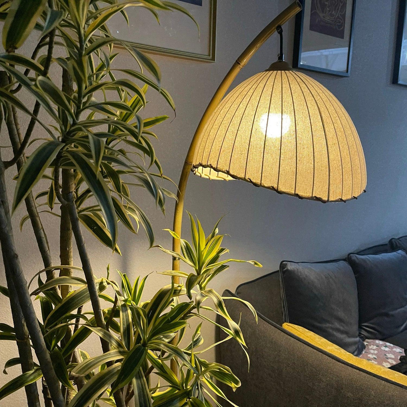 Japanese Bamboo Floor Lamp – Minimalist Zen-Inspired Lighting for a Tranquil Atmosphere