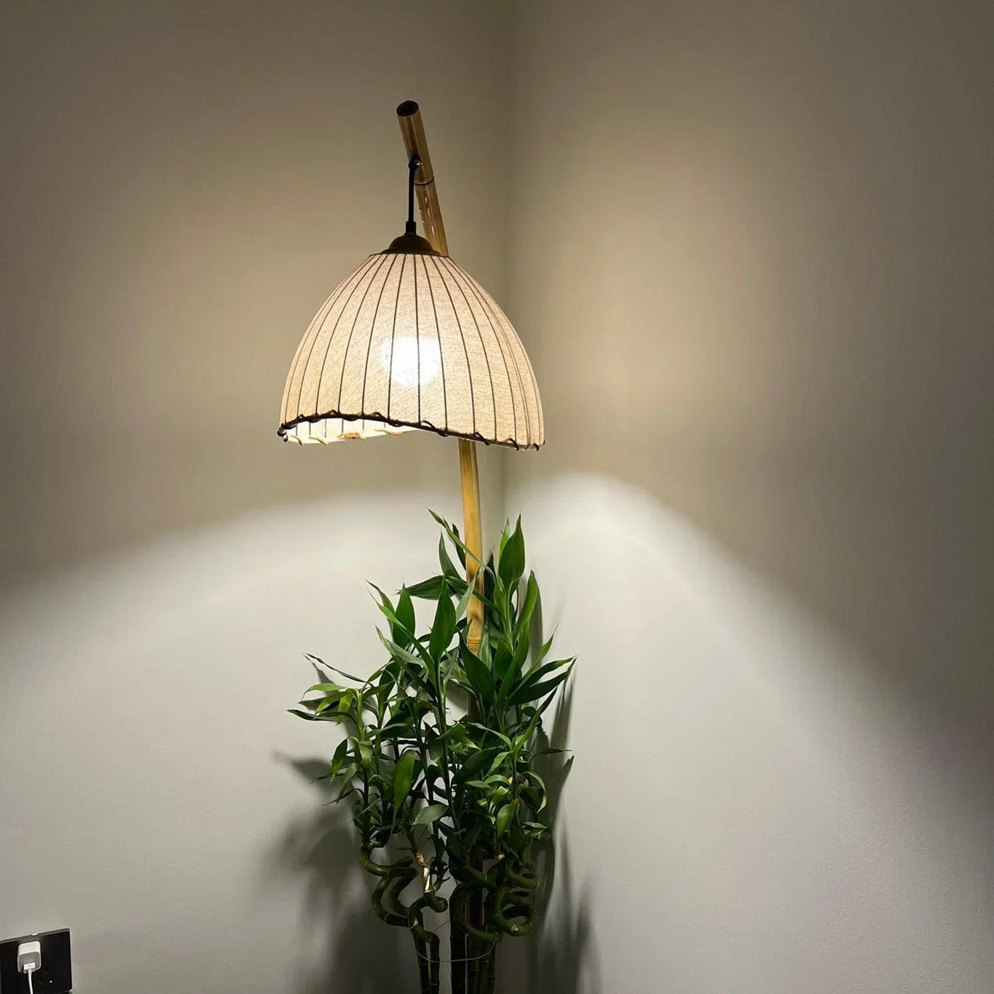Japanese Bamboo Floor Lamp – Minimalist Zen-Inspired Lighting for a Tranquil Atmosphere