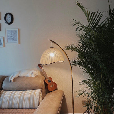 Japanese Bamboo Floor Lamp – Minimalist Zen-Inspired Lighting for a Tranquil Atmosphere