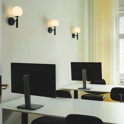 Scandiluxe Minimalist Wall Light – Elegant Brass & Glass Scandinavian Design