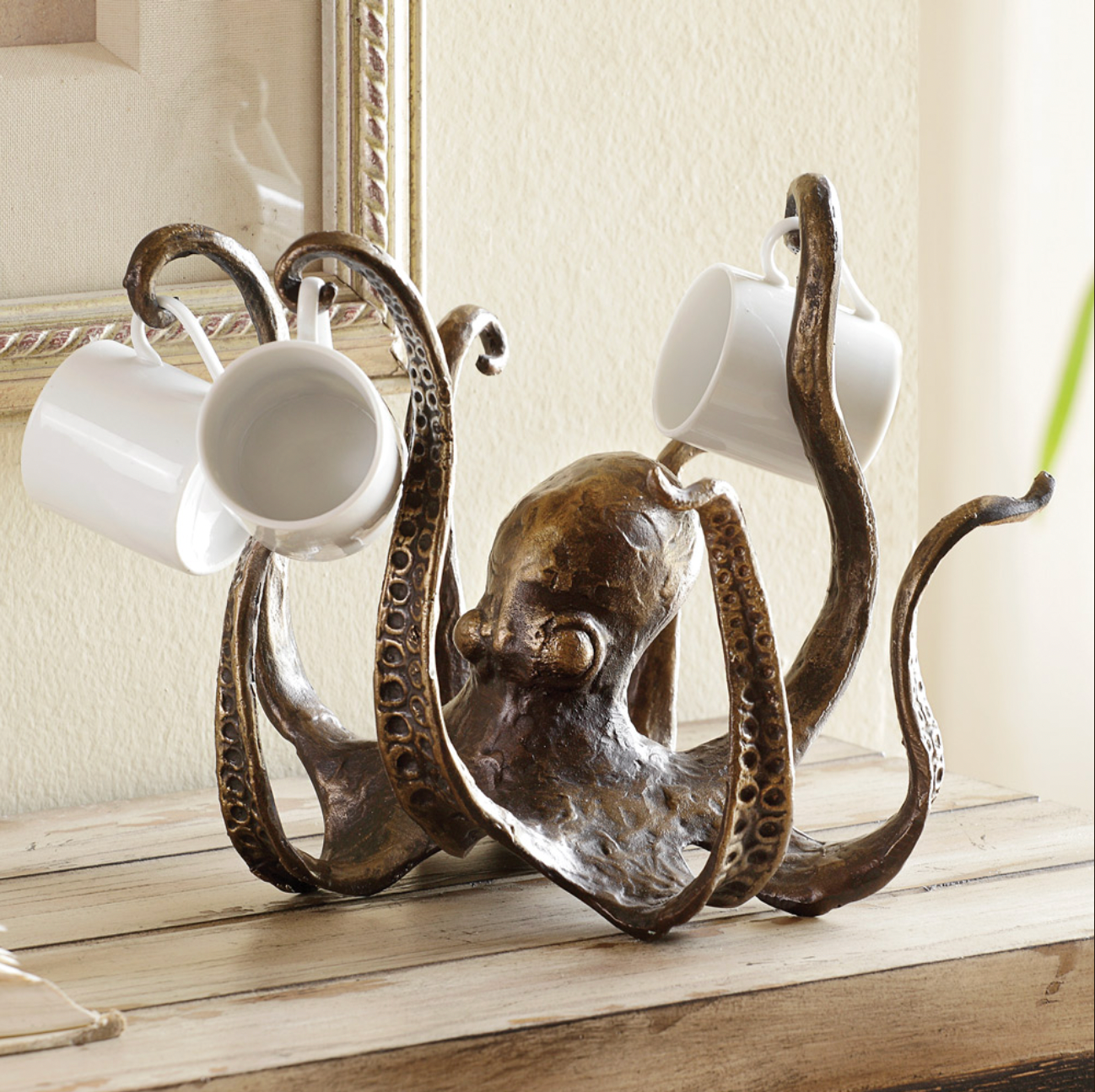 KrakenRust Mug Holder – Nautical Elegance and Practical Design