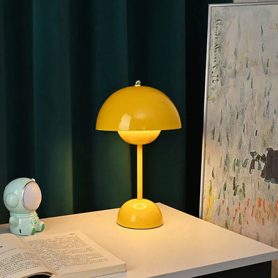 Mushroom-Shaped LED Bedside Lamp – Nordic Elegance and Warm Lighting