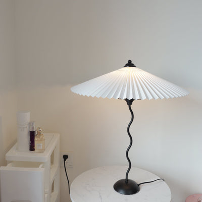 Squiggle Table Lamp – Modern Artistic Lighting for a Stylish Touch