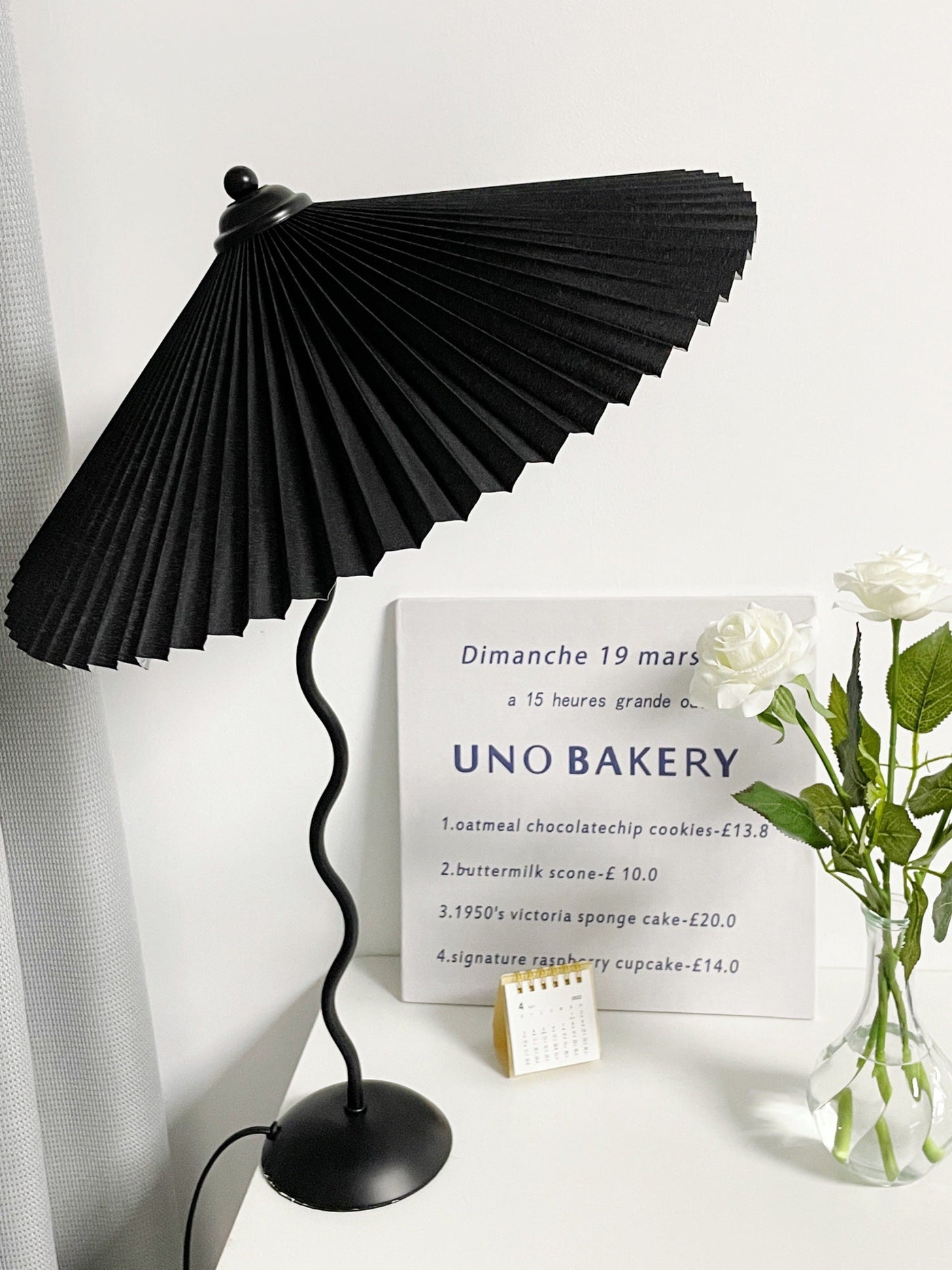 Squiggle Table Lamp – Modern Artistic Lighting for a Stylish Touch