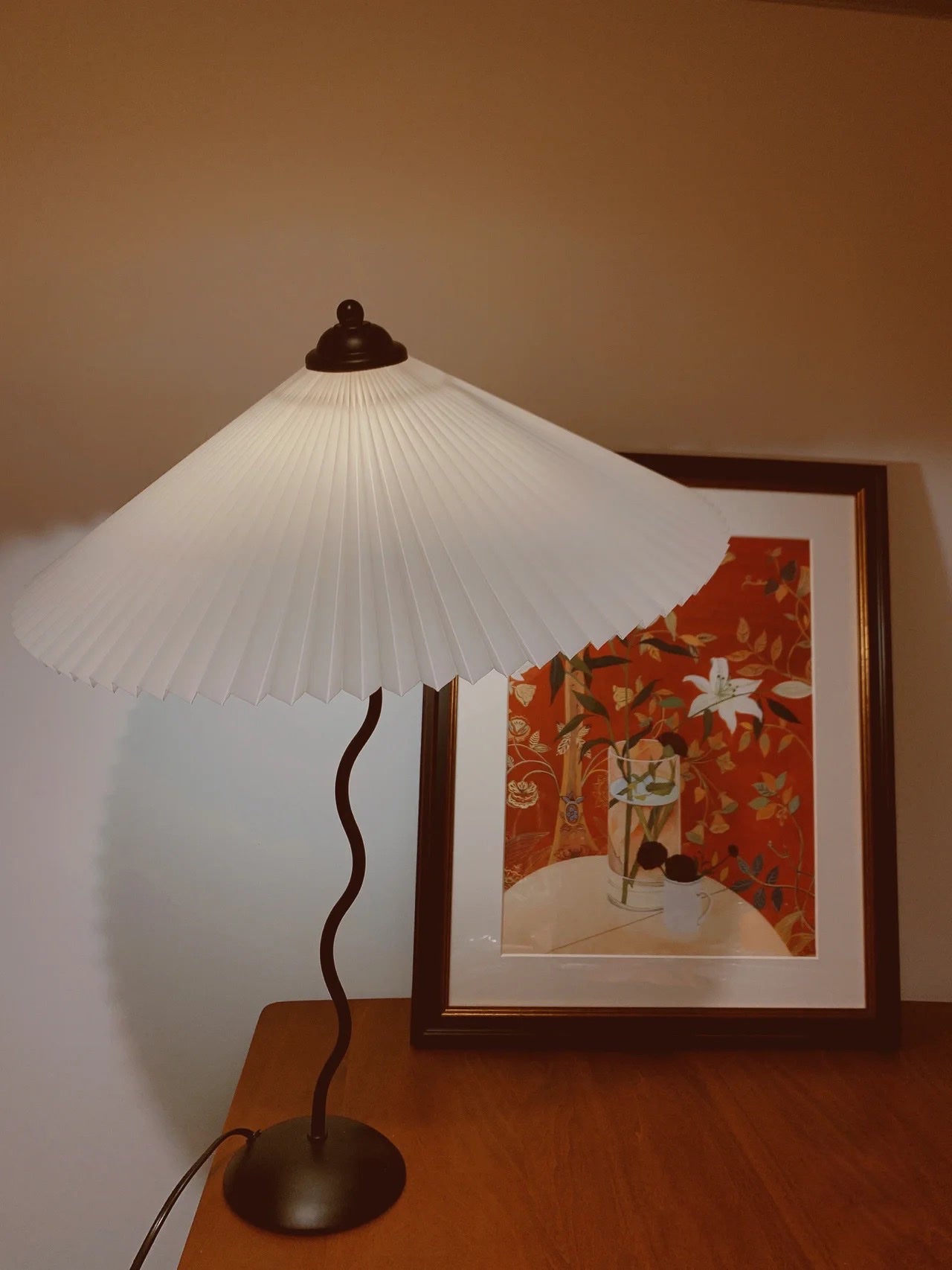 Squiggle Table Lamp – Modern Artistic Lighting for a Stylish Touch