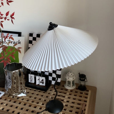 Squiggle Table Lamp – Modern Artistic Lighting for a Stylish Touch