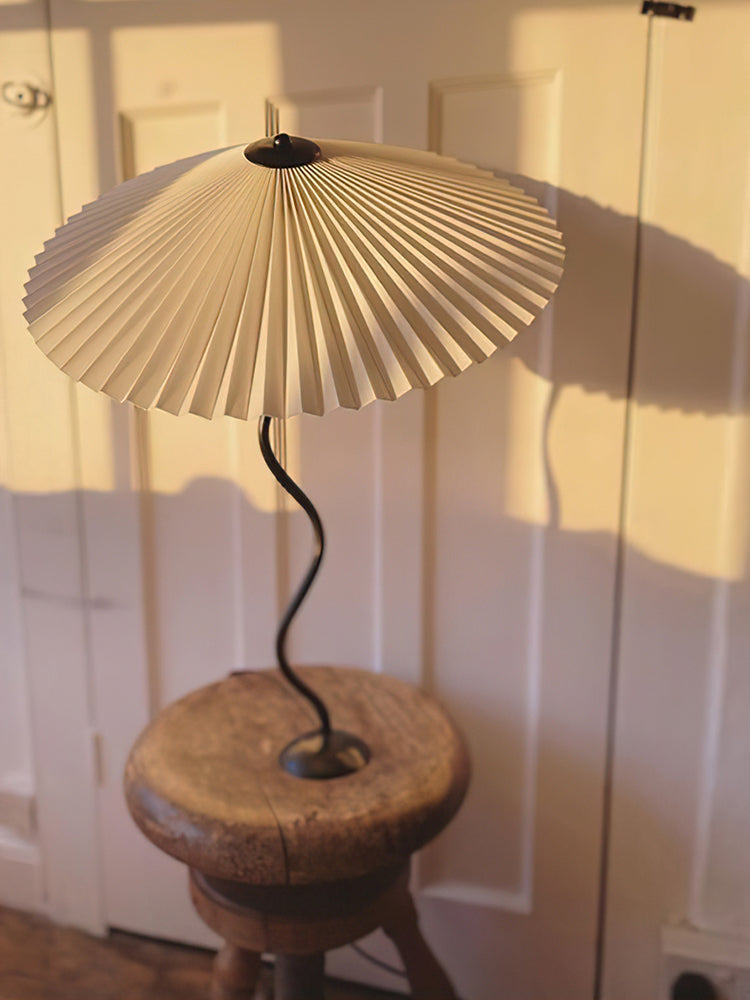 Squiggle Table Lamp – Modern Artistic Lighting for a Stylish Touch