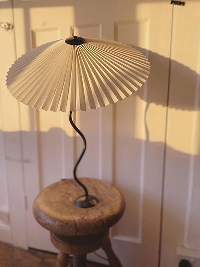 Squiggle Table Lamp – Modern Artistic Lighting for a Stylish Touch