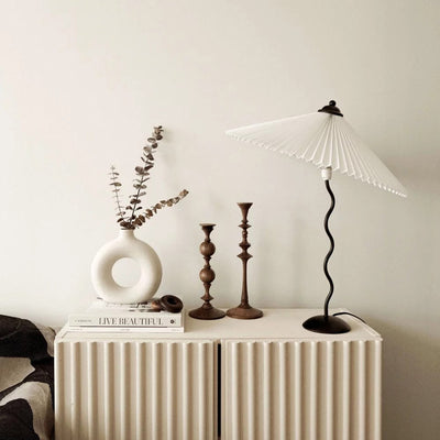Squiggle Table Lamp – Modern Artistic Lighting for a Stylish Touch