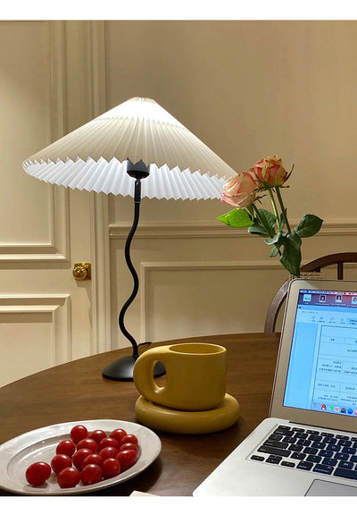 Squiggle Table Lamp – Modern Artistic Lighting for a Stylish Touch