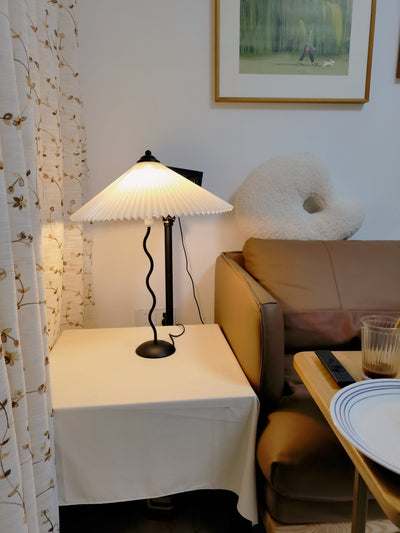 Squiggle Table Lamp – Modern Artistic Lighting for a Stylish Touch
