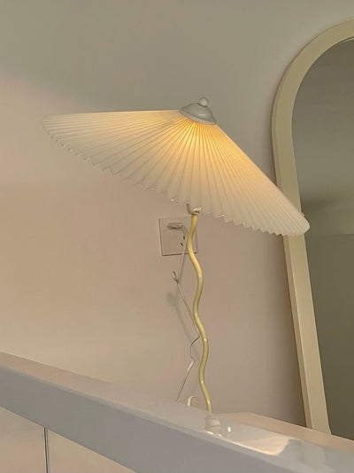 Squiggle Table Lamp – Modern Artistic Lighting for a Stylish Touch