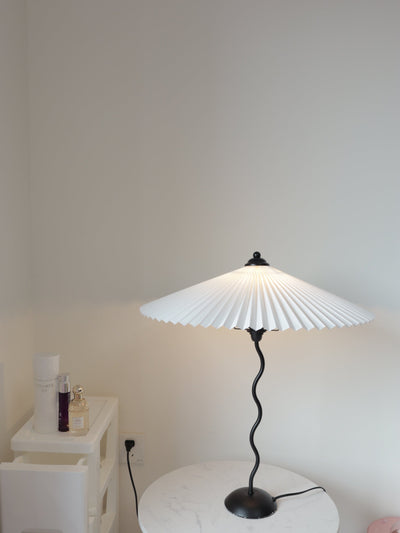 Squiggle Table Lamp – Modern Artistic Lighting for a Stylish Touch