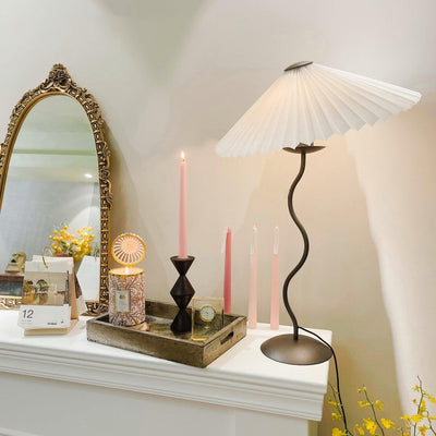 Squiggle Table Lamp – Modern Artistic Lighting for a Stylish Touch