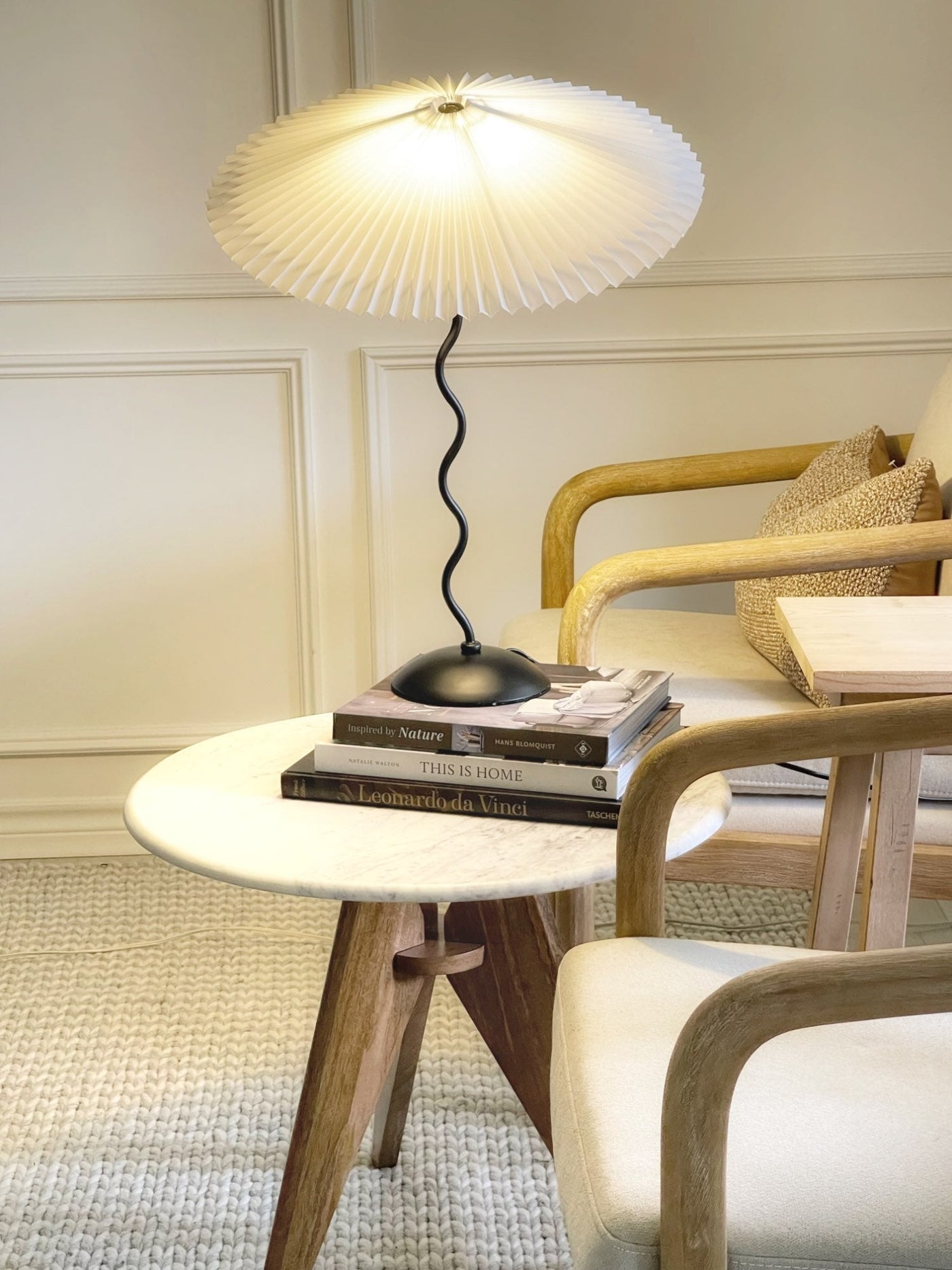 Squiggle Table Lamp – Modern Artistic Lighting for a Stylish Touch