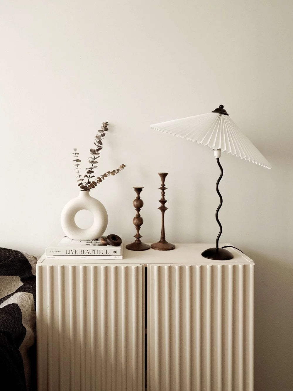 Squiggle Table Lamp – Modern Artistic Lighting for a Stylish Touch