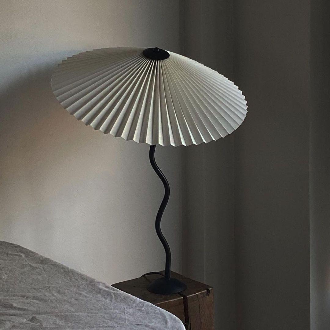 Squiggle Table Lamp – Modern Artistic Lighting for a Stylish Touch