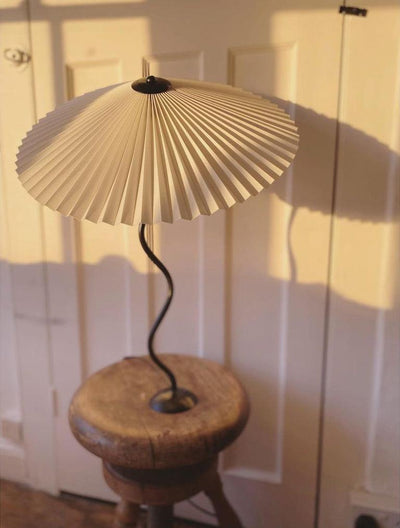 Squiggle Table Lamp – Modern Artistic Lighting for a Stylish Touch