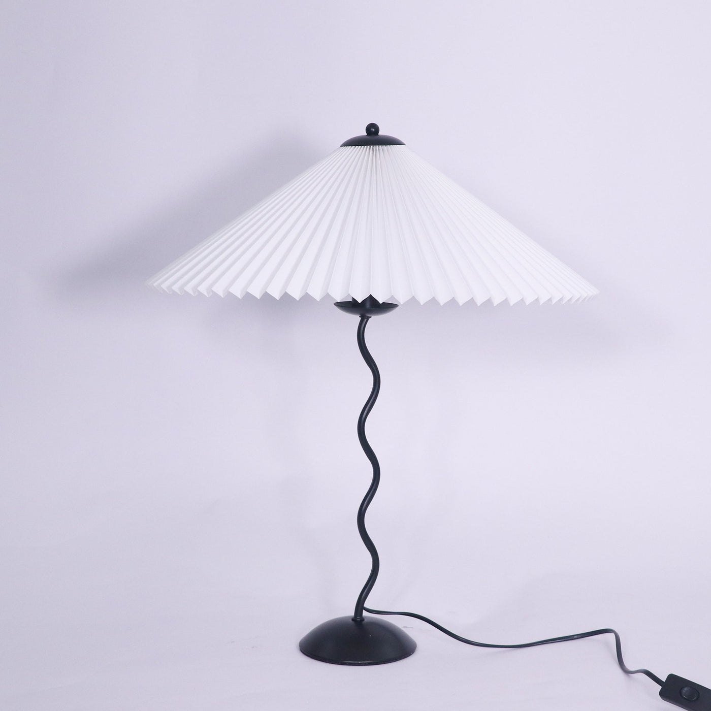 Squiggle Table Lamp – Modern Artistic Lighting for a Stylish Touch