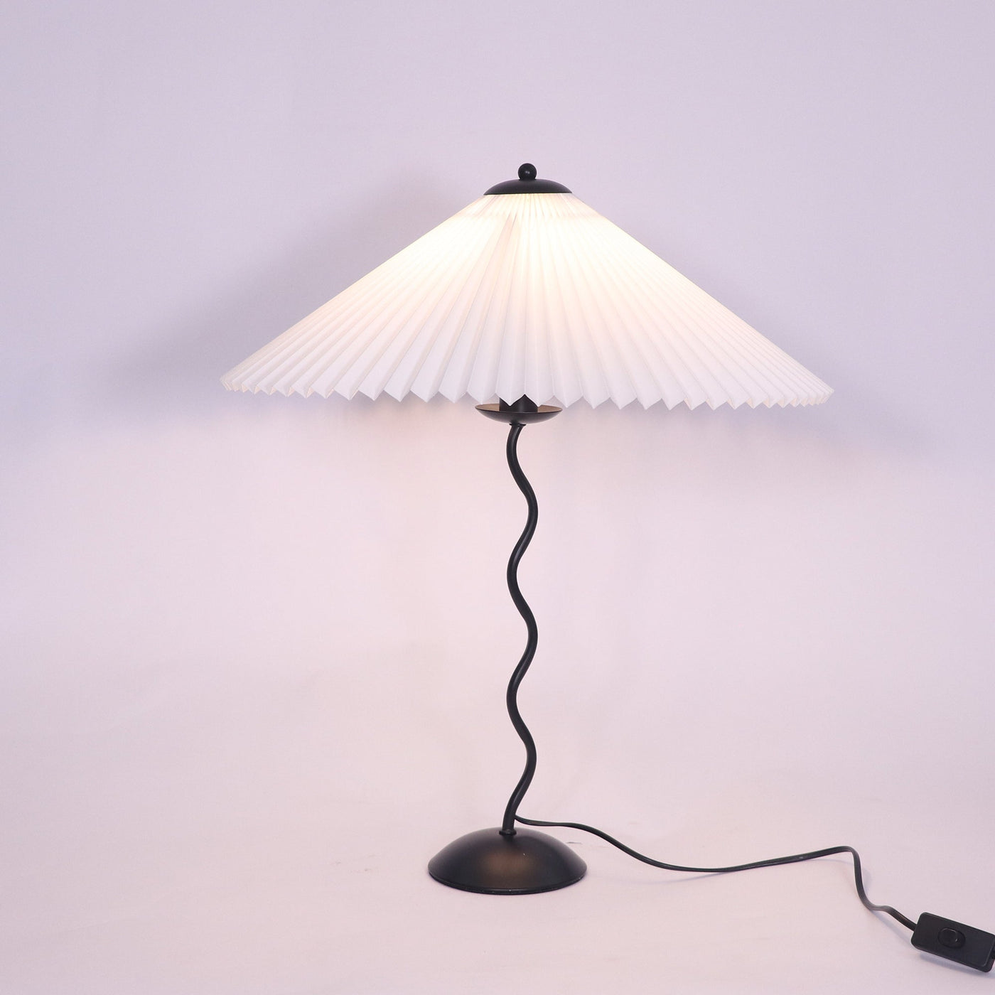 Squiggle Table Lamp – Modern Artistic Lighting for a Stylish Touch