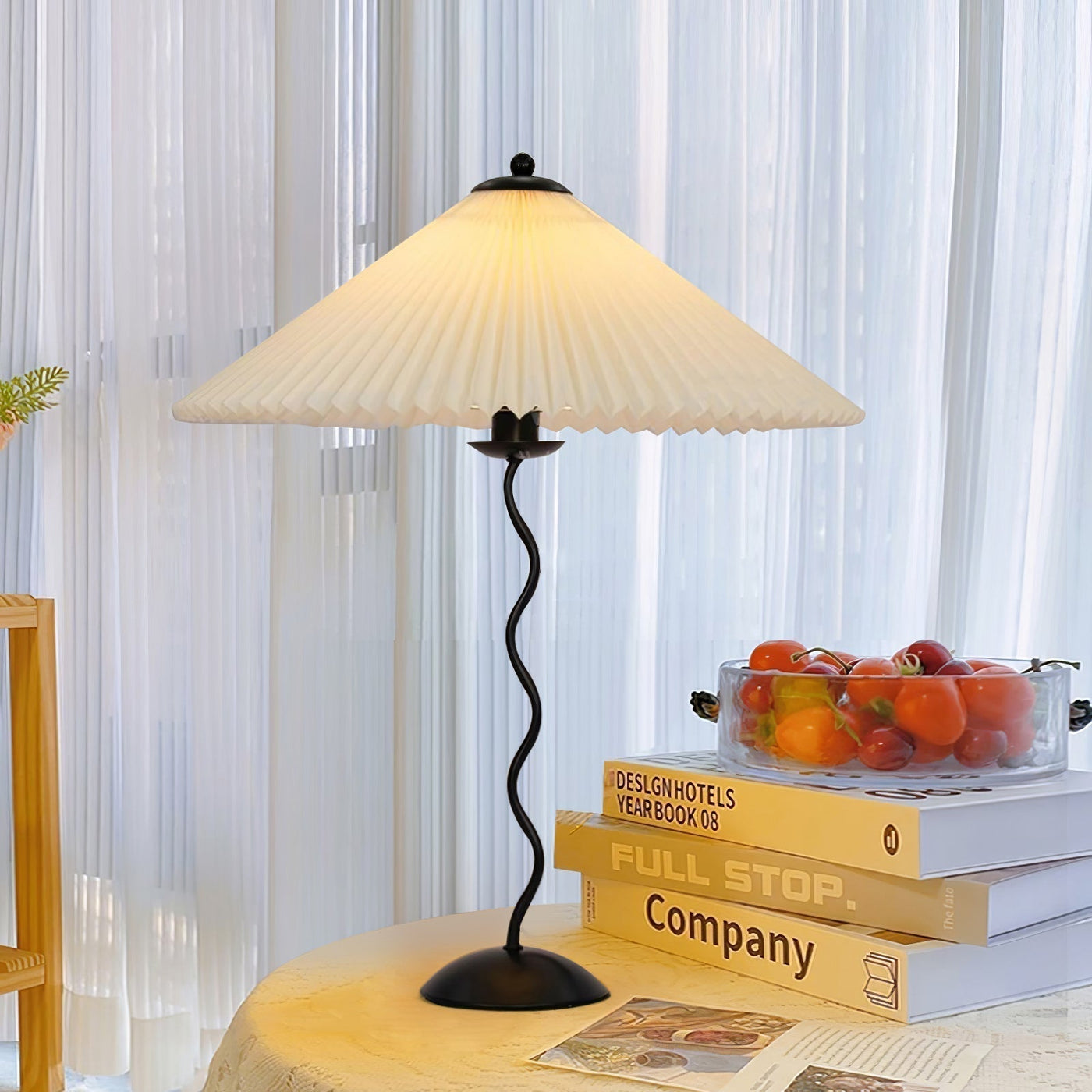 Squiggle Table Lamp – Modern Artistic Lighting for a Stylish Touch