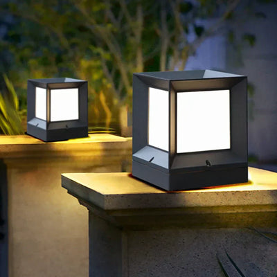 LumiPath - Lampadaire Solaire Élégant pour Allées et Entrées