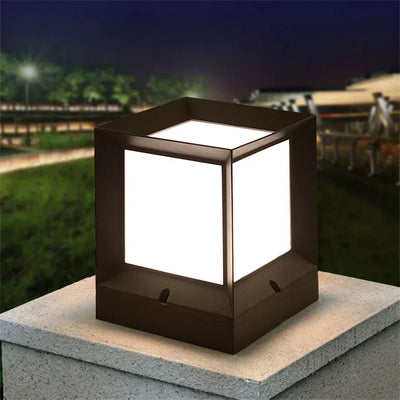 LumiPath - Lampadaire Solaire Élégant pour Allées et Entrées