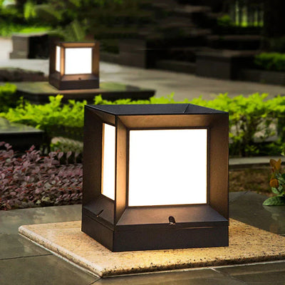 LumiPath - Lampadaire Solaire Élégant pour Allées et Entrées
