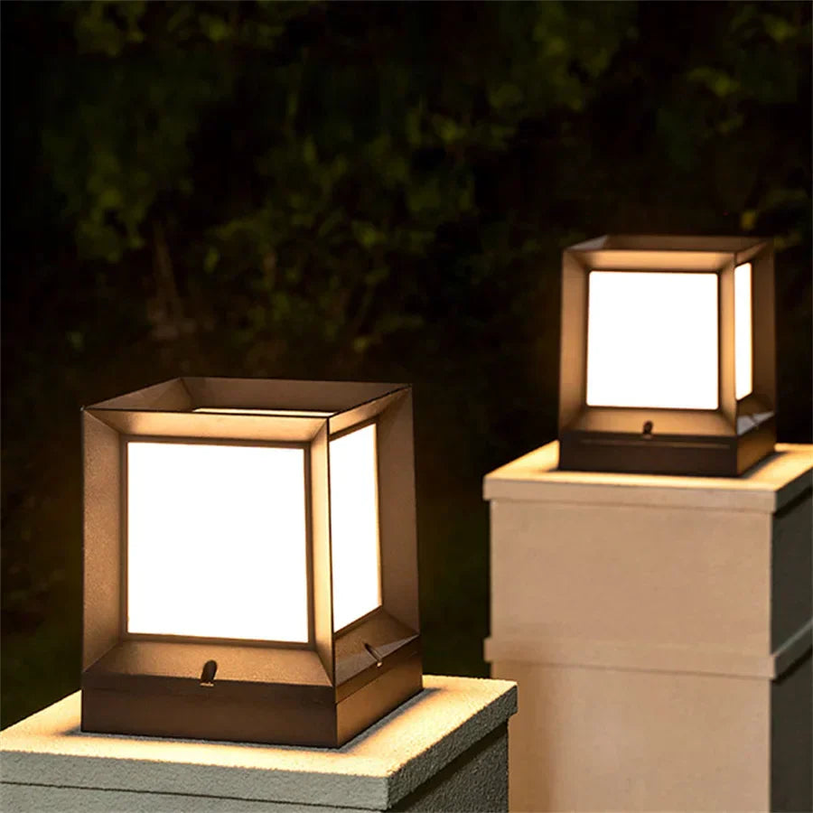LumiPath - Lampadaire Solaire Élégant pour Allées et Entrées