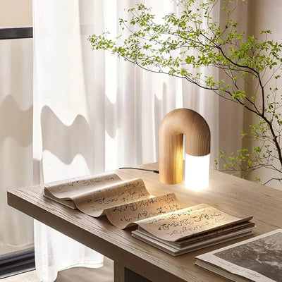 Diapolo Table Lamp – Timeless Elegance with a Sleek Arched Design