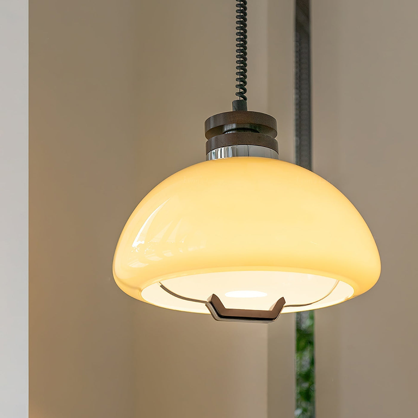 Vela-Pudding Pendant Light – Playful Yet Elegant Glass & Wood Hanging Lamp