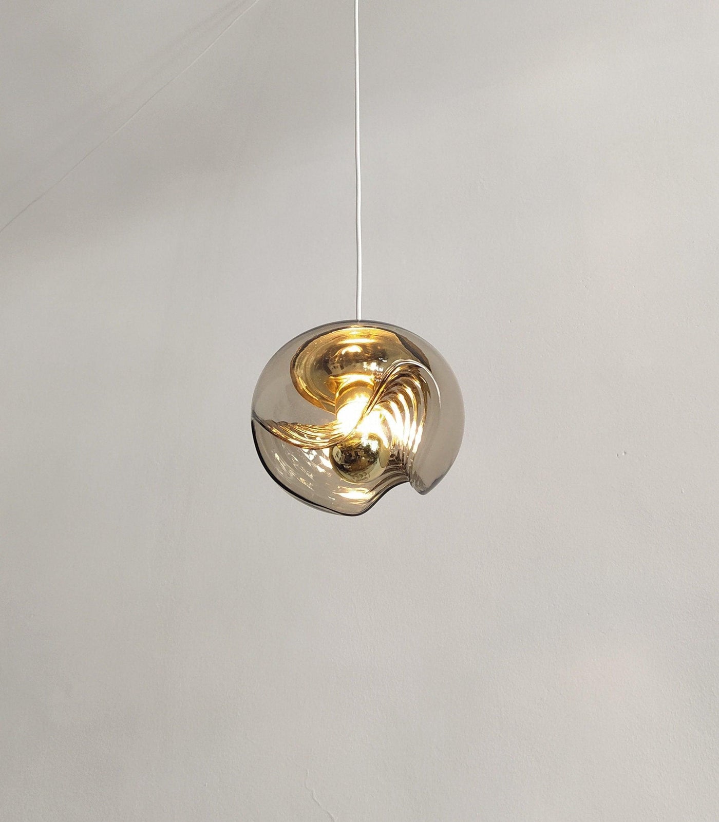 Wave Pendant Light – Elegant Nature-Inspired LED Ceiling Lamp