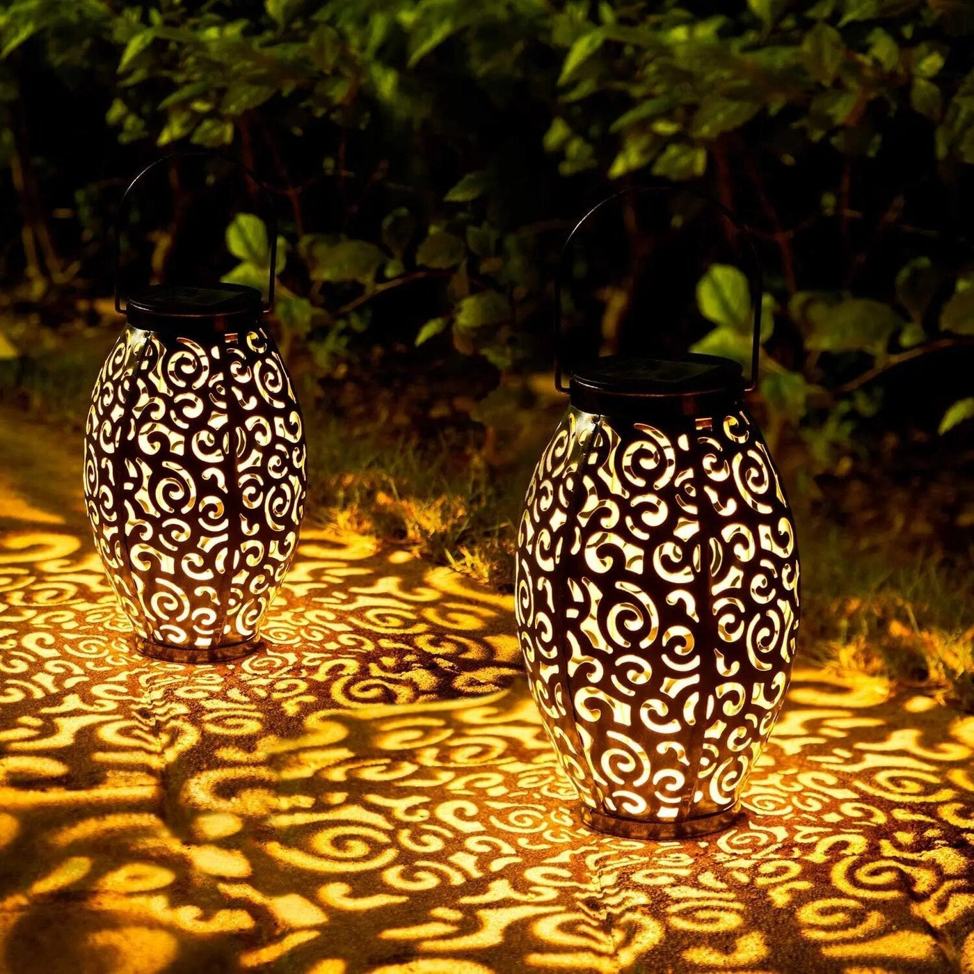 SolarGlow Outdoor Lantern – Elegant & Energy-Efficient Garden Lighting