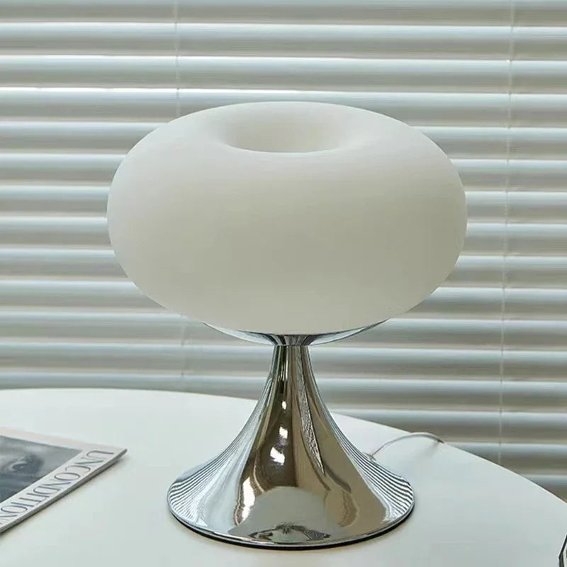 Antique Style Apple Table Lamp – Vintage-Inspired Bauhaus Elegance