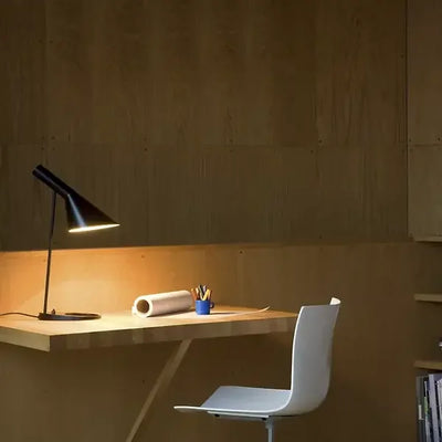Modern LED Table Lamp – Adjustable & Elegant Task Lighting