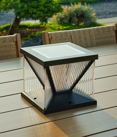 Outdoor LED Garden Light – Elegant & Solar-Powered Illumination