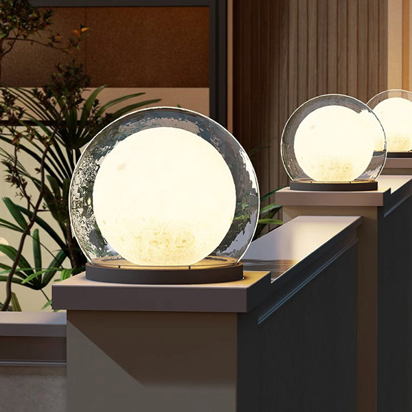 Moon-Shaped Outdoor Light – Elegant Pathway & Garden Illumination