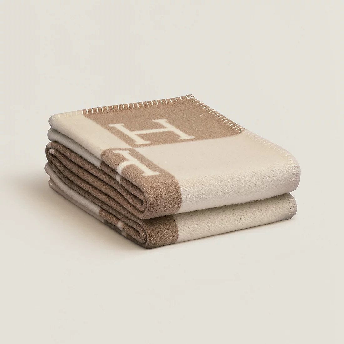 LuxBlanket – Premium Wool & Cashmere Throw for Ultimate Comfort and Elegance