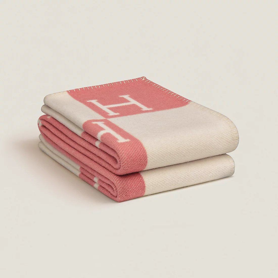LuxBlanket – Premium Wool & Cashmere Throw for Ultimate Comfort and Elegance