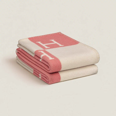 LuxBlanket – Premium Wool & Cashmere Throw for Ultimate Comfort and Elegance