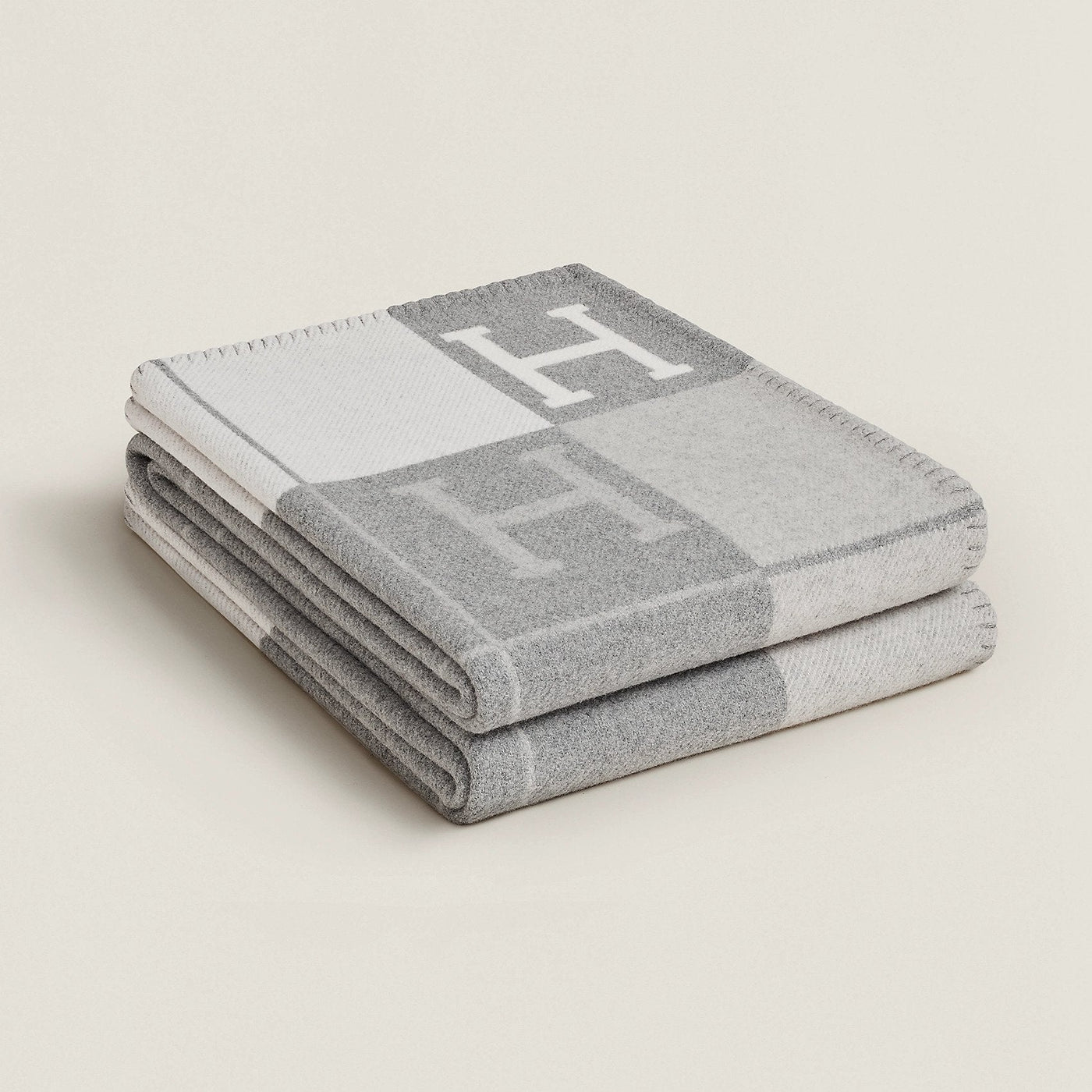 LuxBlanket – Premium Wool & Cashmere Throw for Ultimate Comfort and Elegance