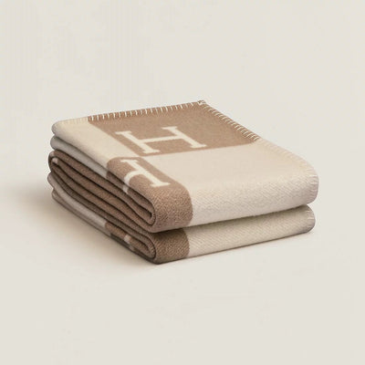 LuxBlanket – Premium Wool & Cashmere Throw for Ultimate Comfort and Elegance