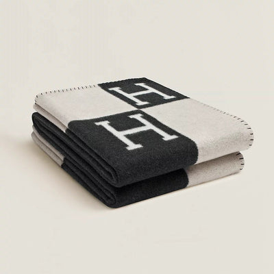 LuxBlanket – Premium Wool & Cashmere Throw for Ultimate Comfort and Elegance