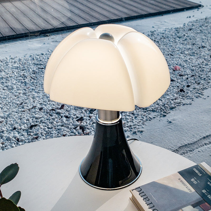 Vintage LED Designer Table Lamp – Timeless Elegance with Modern Illumination