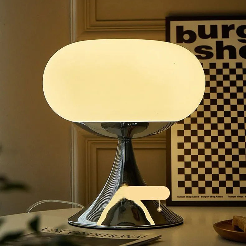 Antique Style Apple Table Lamp – Vintage-Inspired Bauhaus Elegance