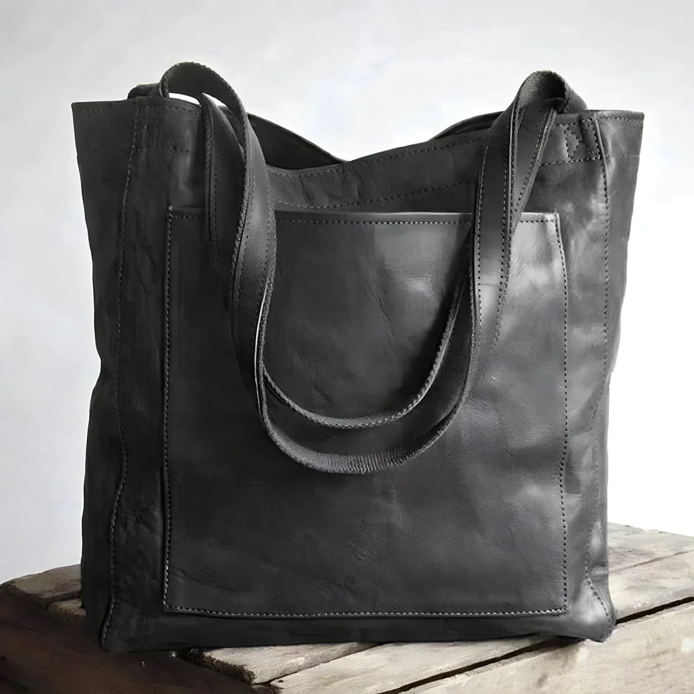 Julienne Leather Handbag – Timeless Elegance with Everyday Practicality