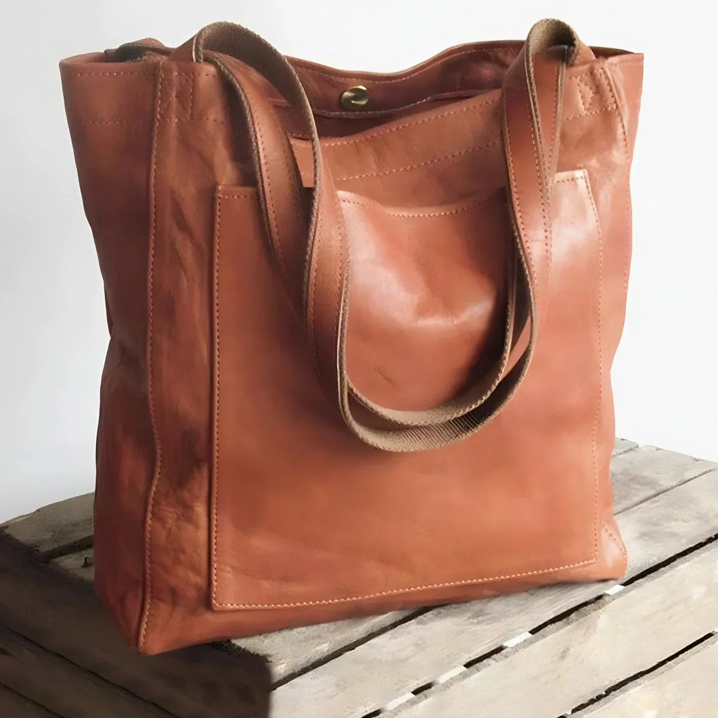 Julienne Leather Handbag – Timeless Elegance with Everyday Practicality